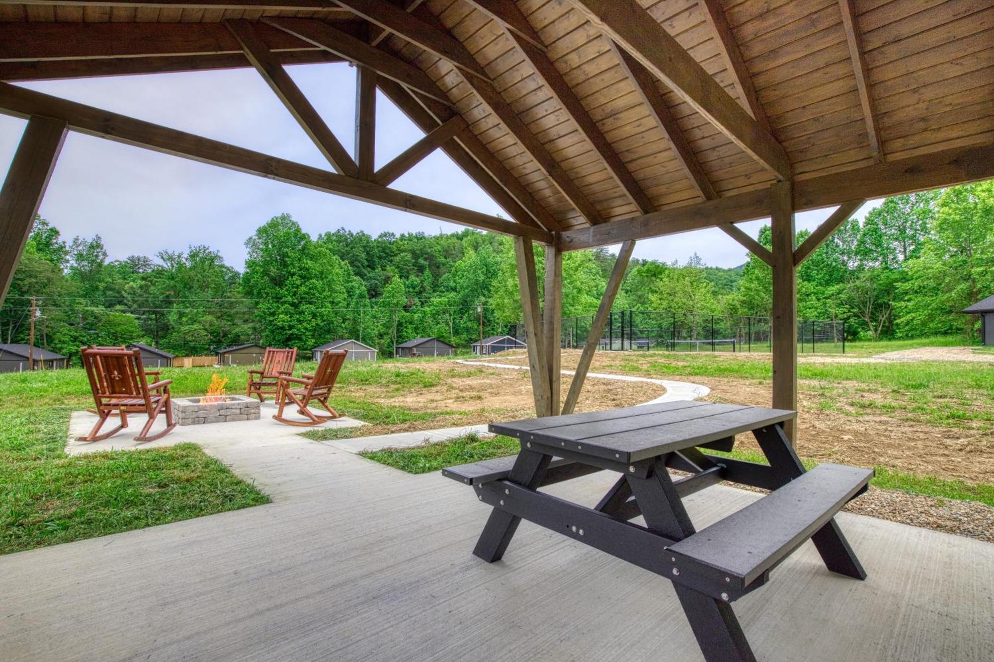 The Bungalow At Greenbriar Creek - King Studio - Creekside And The National Park Villa Cosby Exterior photo