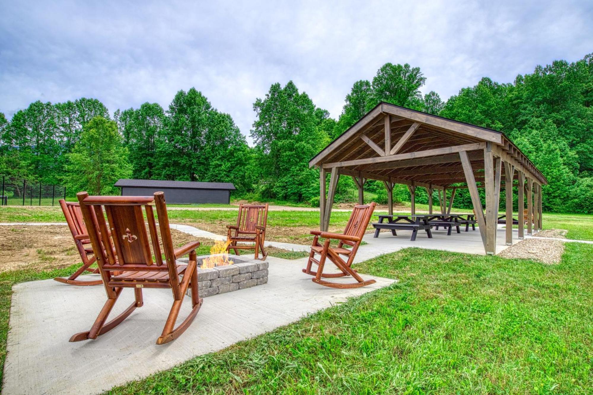 The Bungalow At Greenbriar Creek - King Studio - Creekside And The National Park Villa Cosby Exterior photo